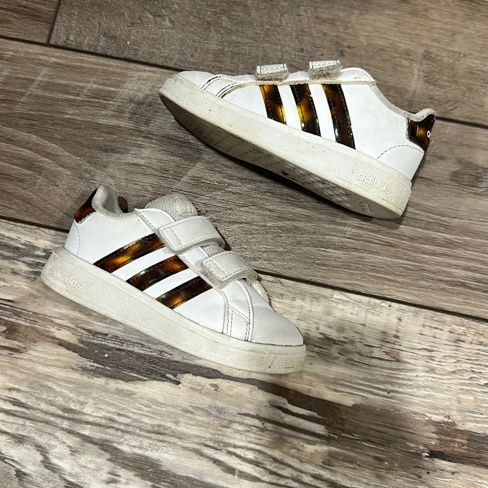Adidas court shoe